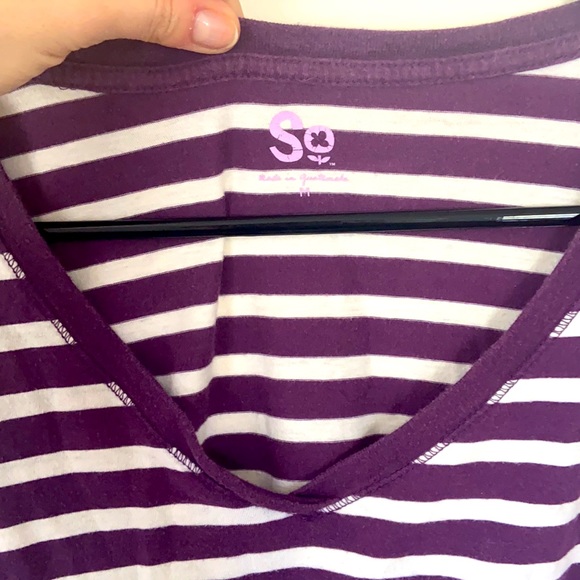 Size medium long sleeve purple and white T-shirt - Picture 2 of 4
